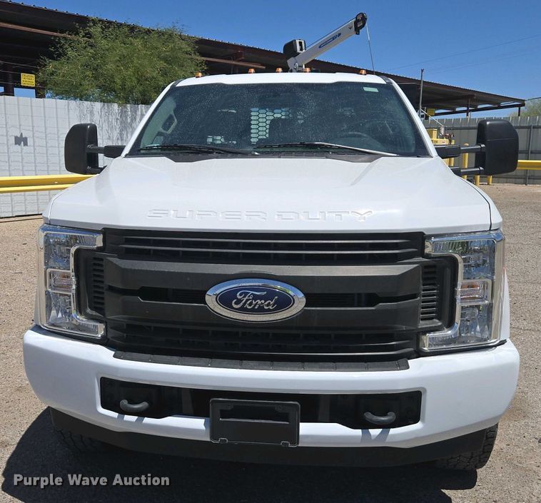 image for item YA0499 2019 Ford F350 Super Duty Crew Cab flatbed pickup truck