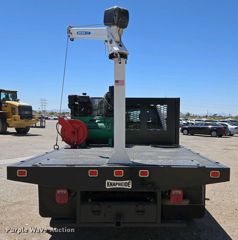 image for item YA0499 2019 Ford F350 Super Duty Crew Cab flatbed pickup truck