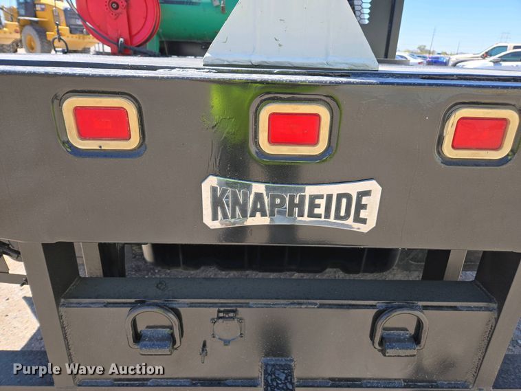 image for item YA0499 2019 Ford F350 Super Duty Crew Cab flatbed pickup truck