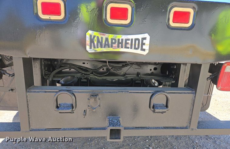 image for item YA0499 2019 Ford F350 Super Duty Crew Cab flatbed pickup truck