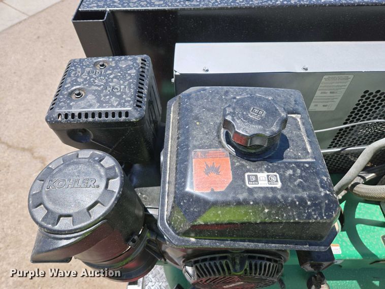 image for item YA0499 2019 Ford F350 Super Duty Crew Cab flatbed pickup truck