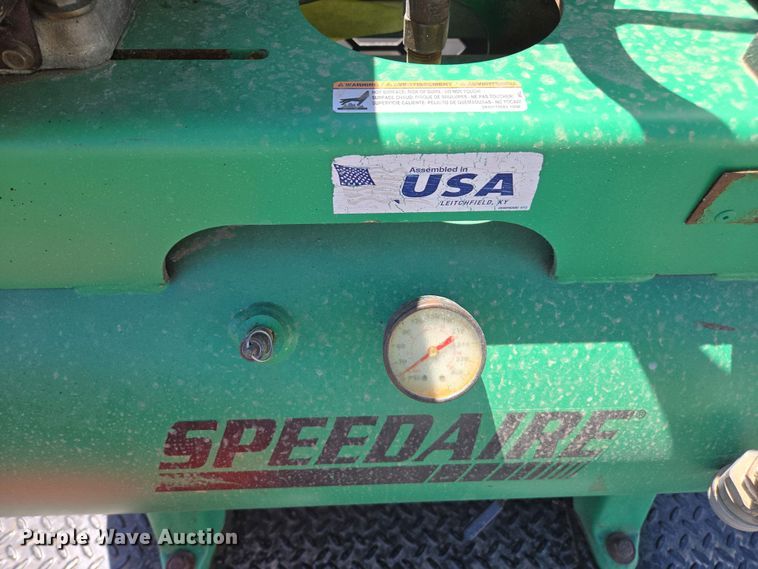 image for item YA0499 2019 Ford F350 Super Duty Crew Cab flatbed pickup truck