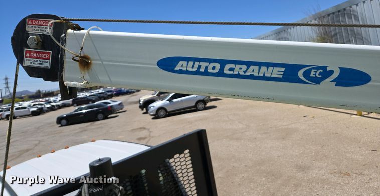 image for item YA0499 2019 Ford F350 Super Duty Crew Cab flatbed pickup truck