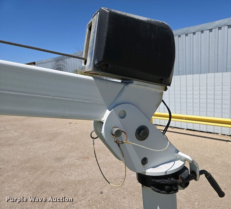 image for item YA0499 2019 Ford F350 Super Duty Crew Cab flatbed pickup truck