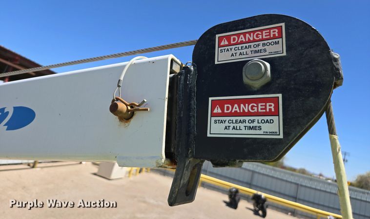 image for item YA0499 2019 Ford F350 Super Duty Crew Cab flatbed pickup truck