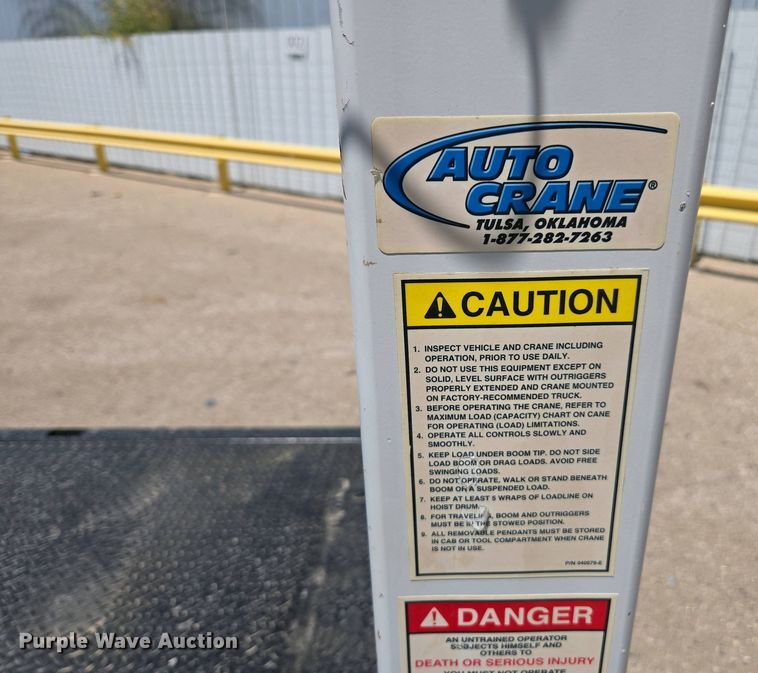 image for item YA0499 2019 Ford F350 Super Duty Crew Cab flatbed pickup truck