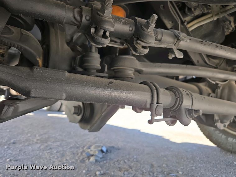 image for item YA0499 2019 Ford F350 Super Duty Crew Cab flatbed pickup truck