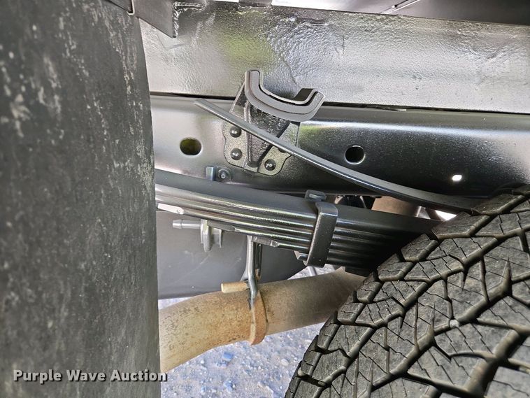 image for item YA0499 2019 Ford F350 Super Duty Crew Cab flatbed pickup truck