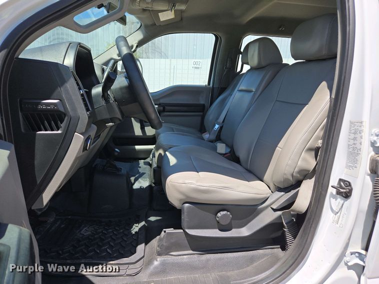 image for item YA0499 2019 Ford F350 Super Duty Crew Cab flatbed pickup truck