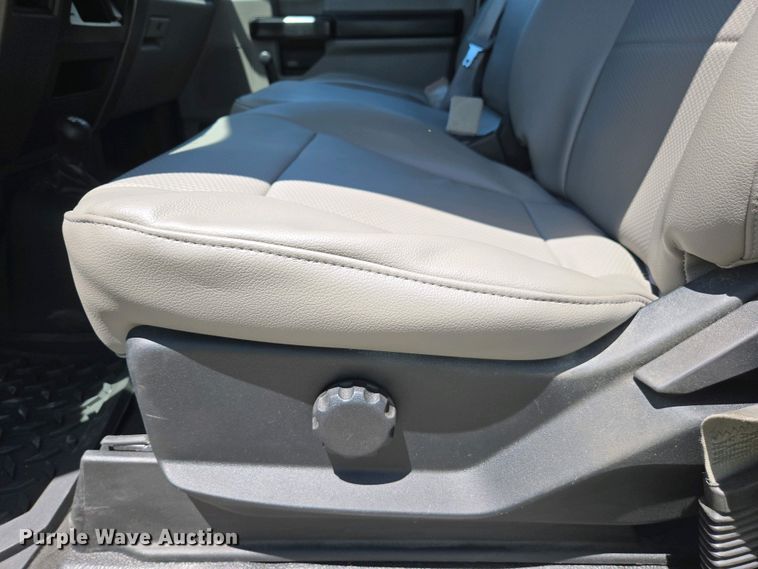 image for item YA0499 2019 Ford F350 Super Duty Crew Cab flatbed pickup truck