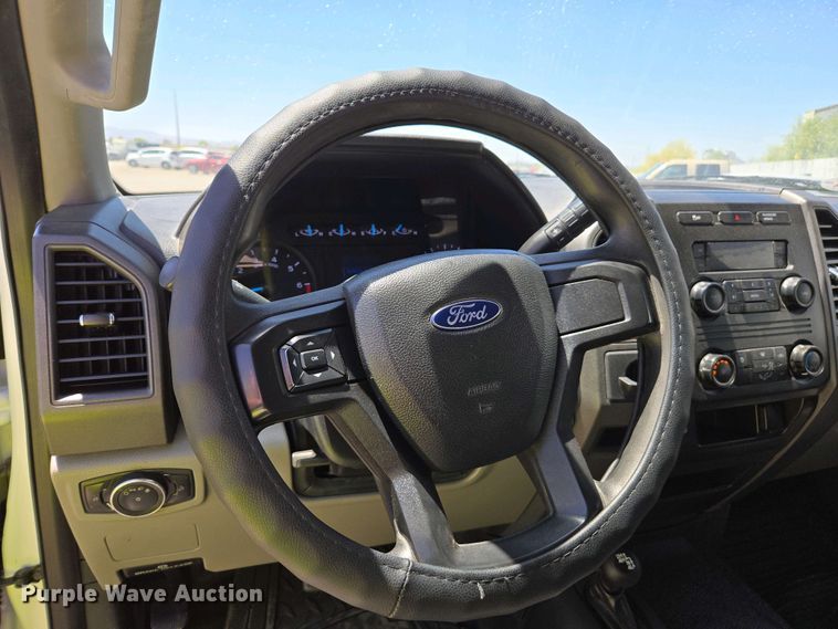 image for item YA0499 2019 Ford F350 Super Duty Crew Cab flatbed pickup truck