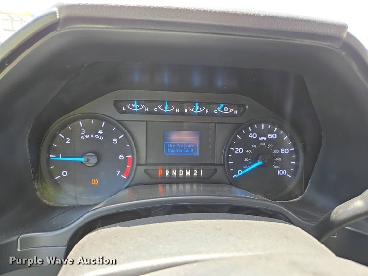 image for item YA0499 2019 Ford F350 Super Duty Crew Cab flatbed pickup truck