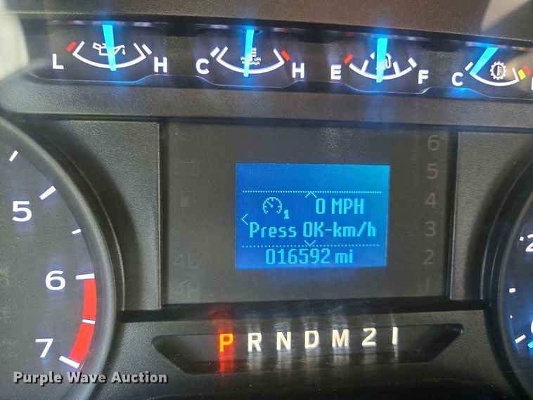 image for item YA0499 2019 Ford F350 Super Duty Crew Cab flatbed pickup truck