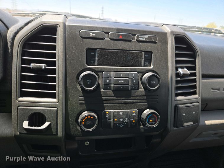 image for item YA0499 2019 Ford F350 Super Duty Crew Cab flatbed pickup truck