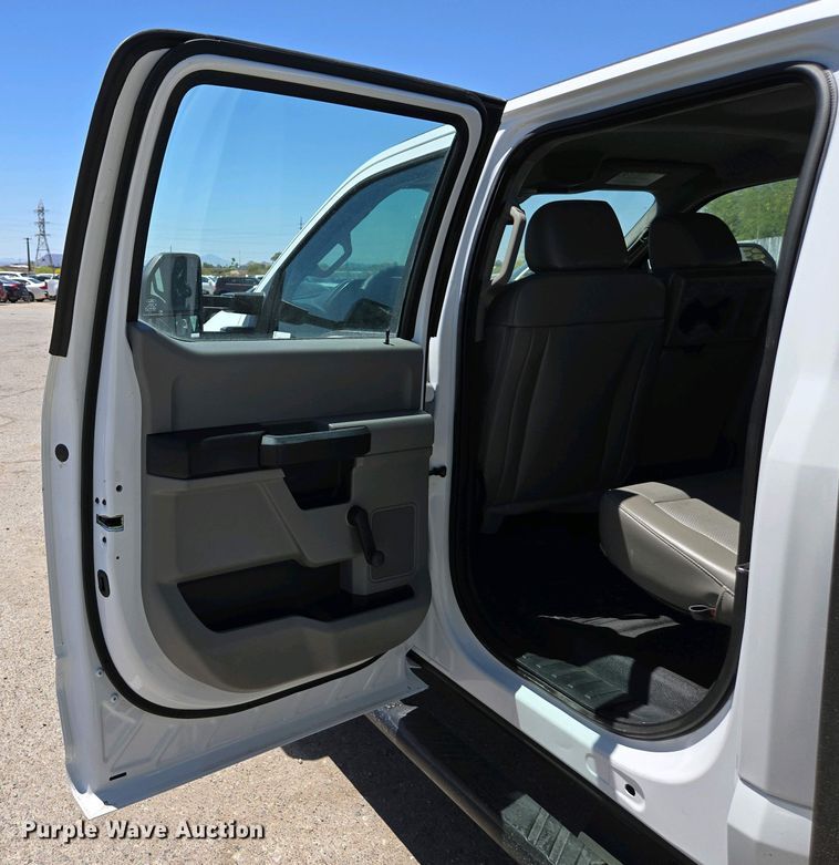 image for item YA0499 2019 Ford F350 Super Duty Crew Cab flatbed pickup truck