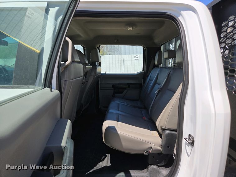 image for item YA0499 2019 Ford F350 Super Duty Crew Cab flatbed pickup truck