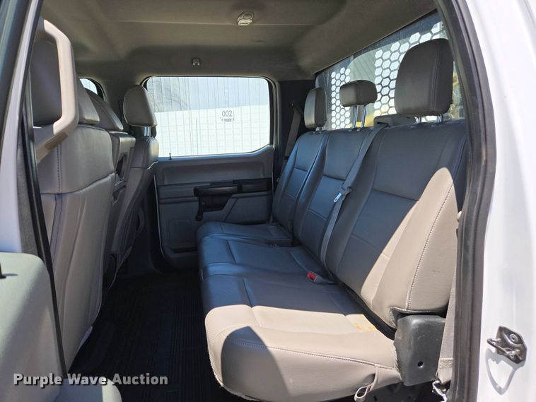 image for item YA0499 2019 Ford F350 Super Duty Crew Cab flatbed pickup truck