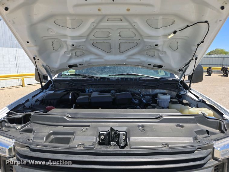 image for item YA0499 2019 Ford F350 Super Duty Crew Cab flatbed pickup truck