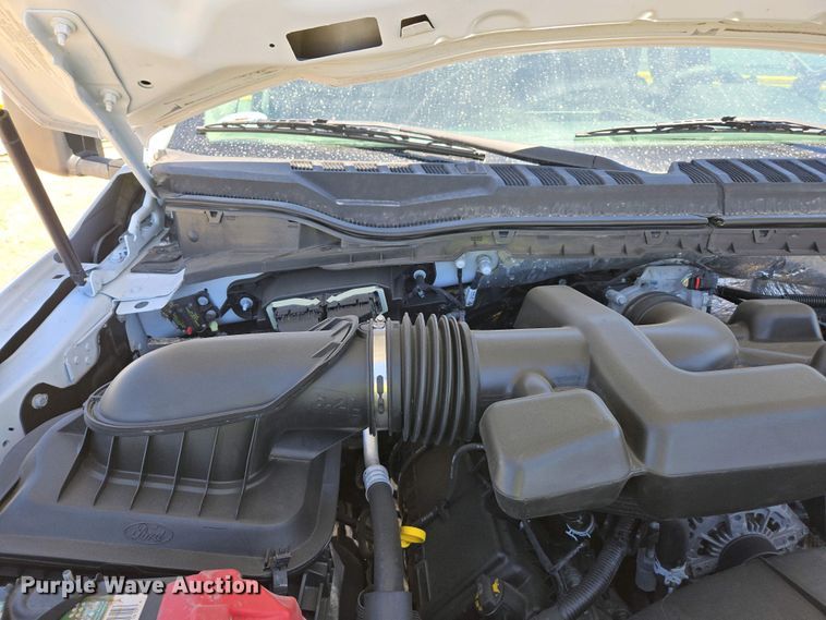 image for item YA0499 2019 Ford F350 Super Duty Crew Cab flatbed pickup truck