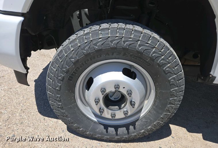 image for item YA0499 2019 Ford F350 Super Duty Crew Cab flatbed pickup truck