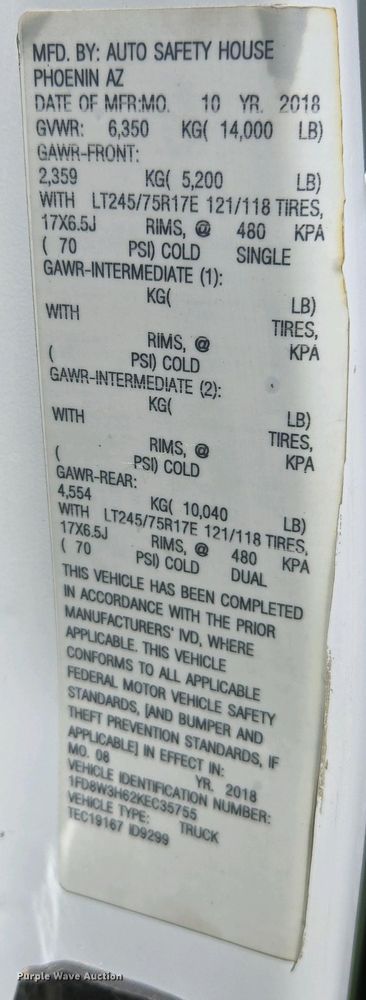 image for item YA0499 2019 Ford F350 Super Duty Crew Cab flatbed pickup truck