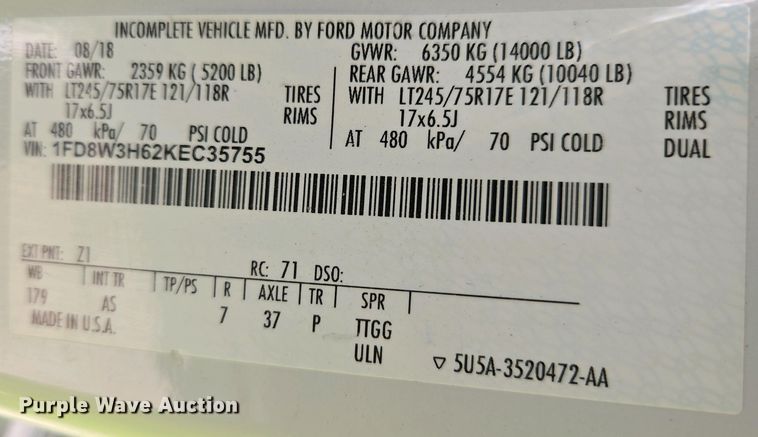 image for item YA0499 2019 Ford F350 Super Duty Crew Cab flatbed pickup truck