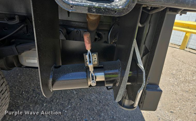 image for item YA0500 2012 Ford F450 Super Duty Crew Cab flatbed truck