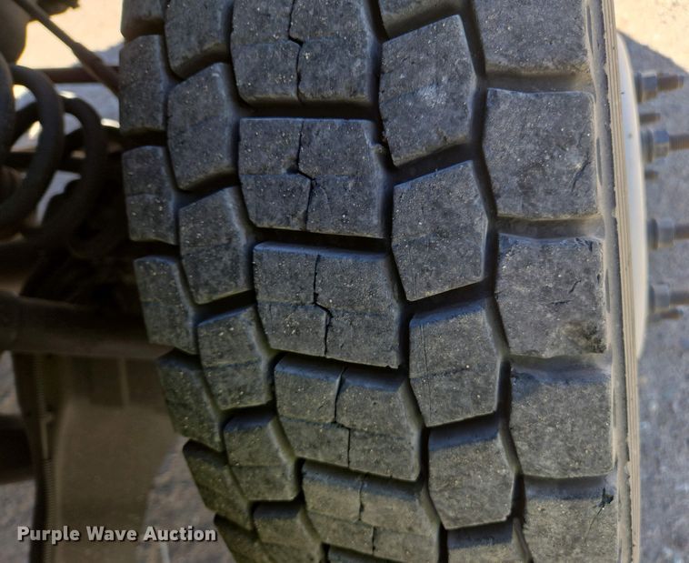 image for item YA0500 2012 Ford F450 Super Duty Crew Cab flatbed truck