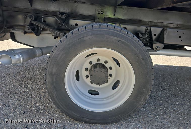 image for item YA0500 2012 Ford F450 Super Duty Crew Cab flatbed truck