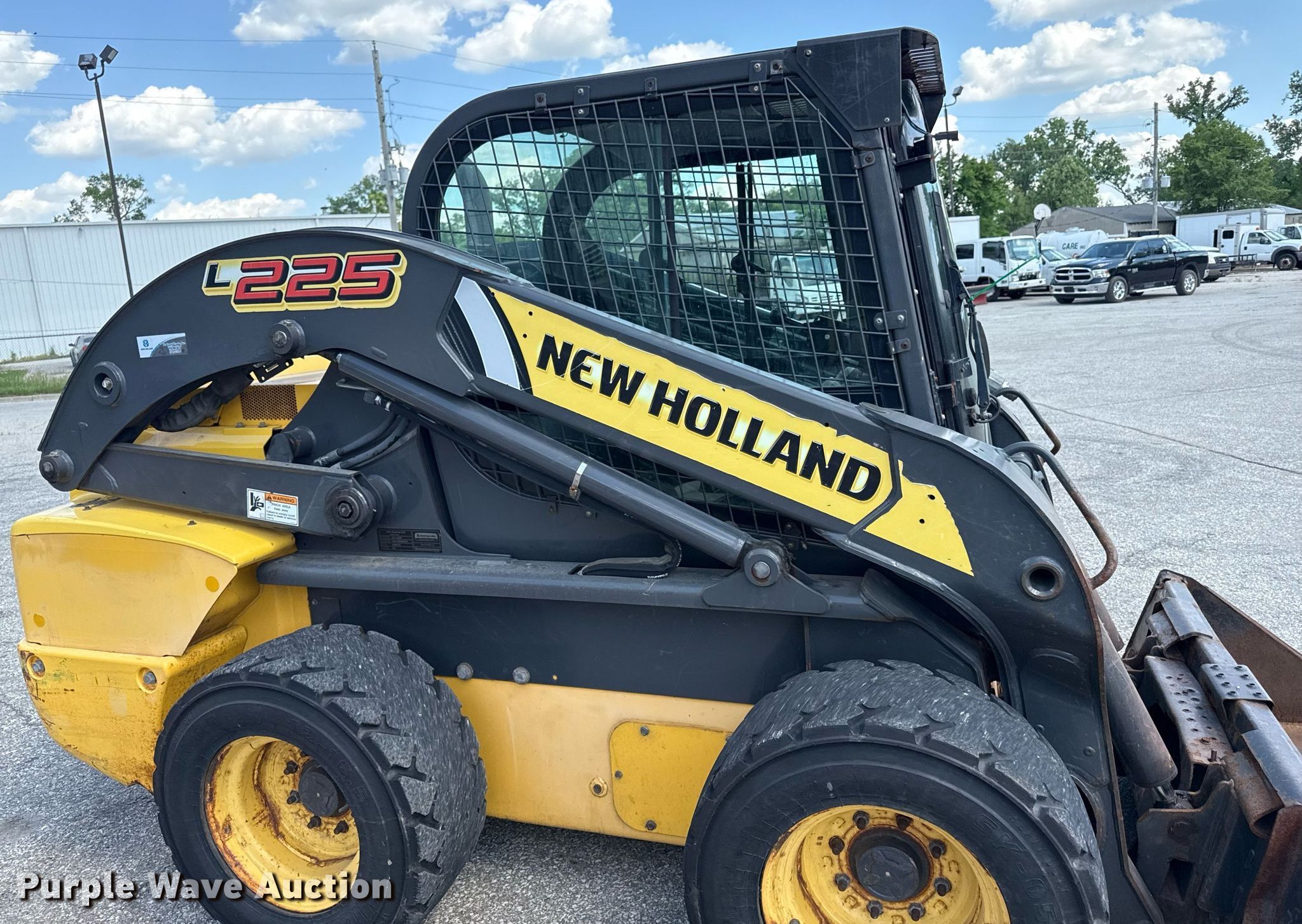 2013 New Holland L225 skid steer loader in Edwardsville, KS | Item