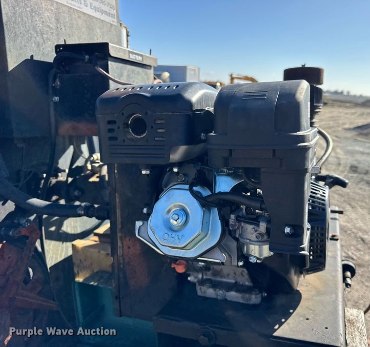 image for item DH9833 2003 Seal master 550 seal coat trailer