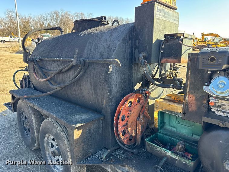 image for item DH9833 2003 Seal master 550 seal coat trailer