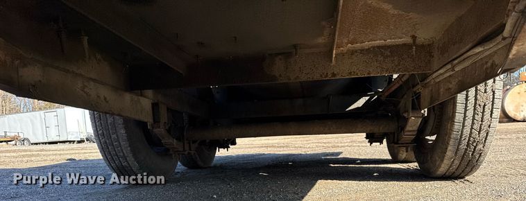 image for item DH9833 2003 Seal master 550 seal coat trailer