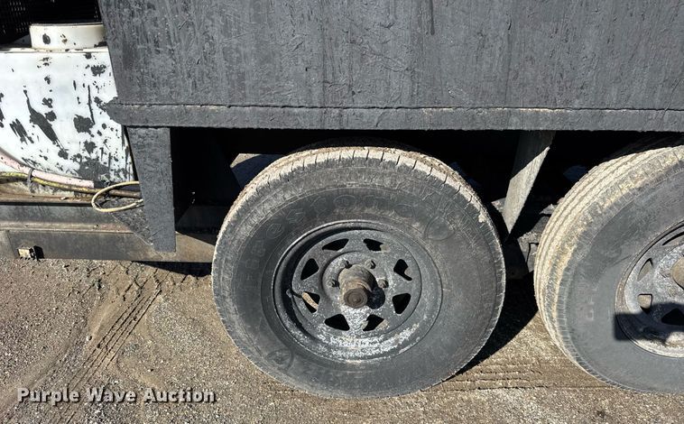 image for item DH9833 2003 Seal master 550 seal coat trailer