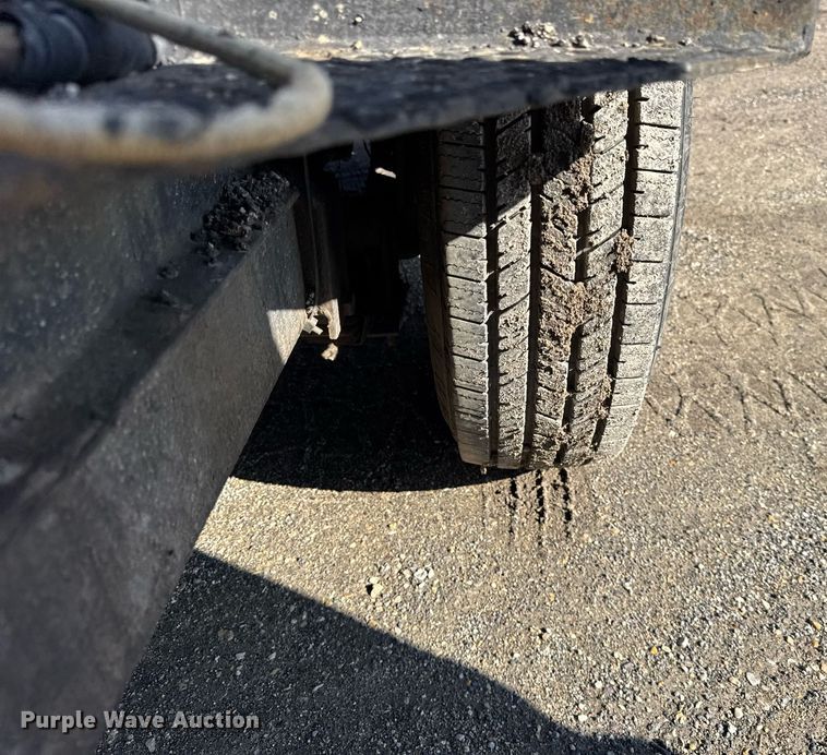 image for item DH9833 2003 Seal master 550 seal coat trailer