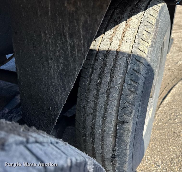 image for item DH9833 2003 Seal master 550 seal coat trailer