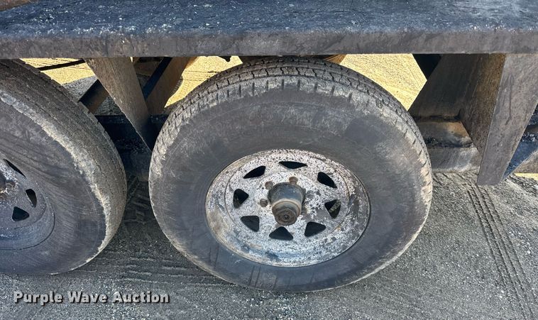 image for item DH9833 2003 Seal master 550 seal coat trailer