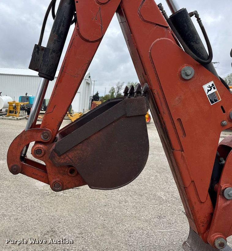 image for item DH9937 2005 Ditch Witch RT75H trencher