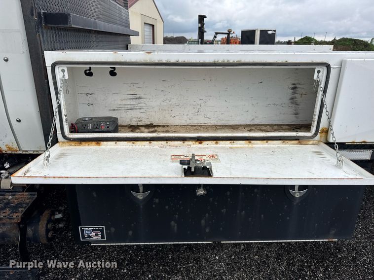 image for item DH9942 2009 International MA035 flatbed truck