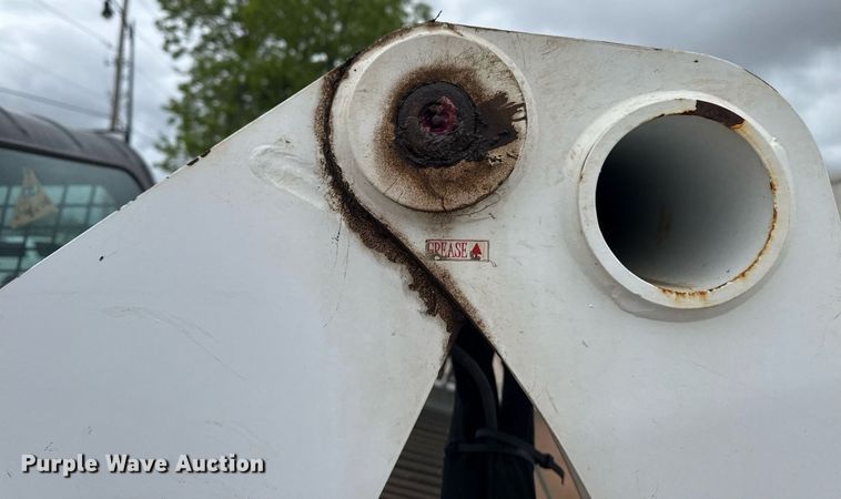 image for item DM5735 2014 Bobcat T650 tracked skid steer loader