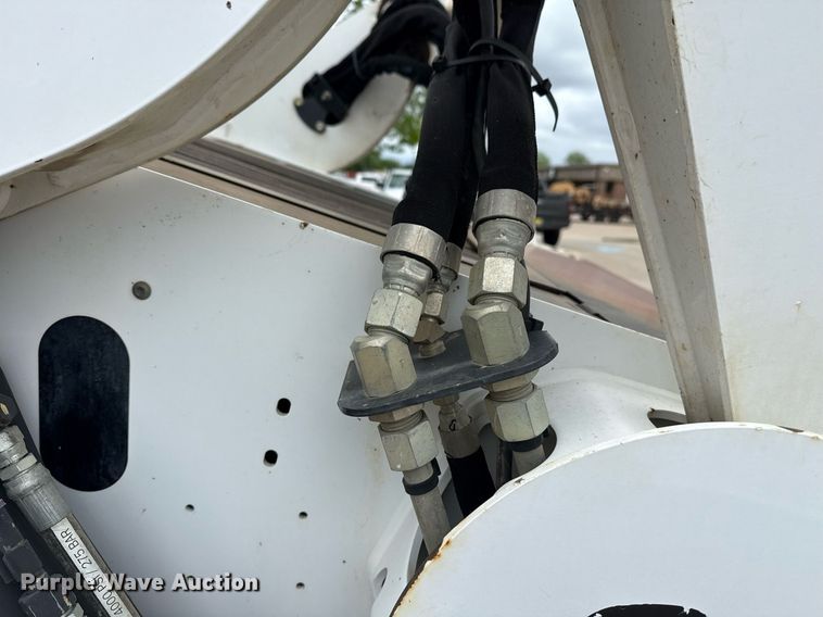 image for item DM5735 2014 Bobcat T650 tracked skid steer loader