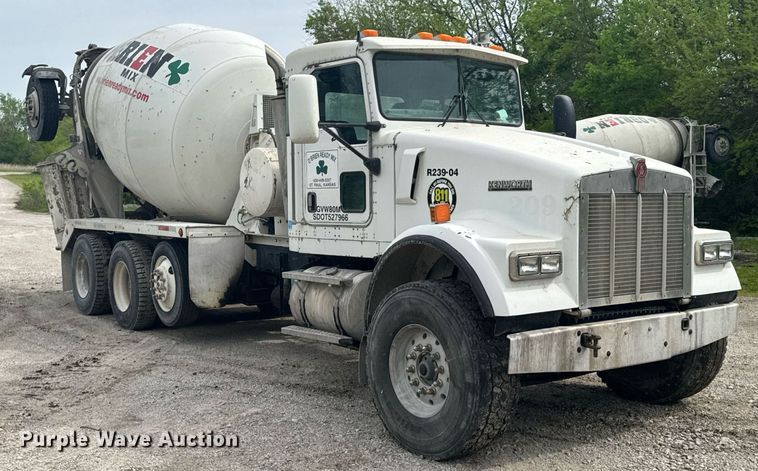 image for item DO0965 2004 Kenworth W900 ready mix truck