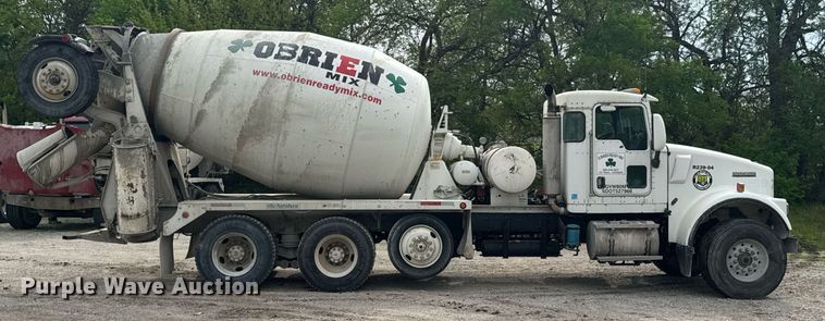 image for item DO0965 2004 Kenworth W900 ready mix truck