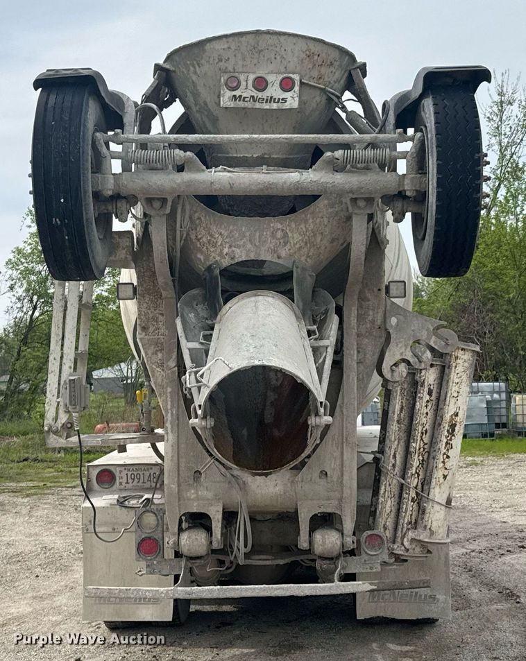 image for item DO0965 2004 Kenworth W900 ready mix truck