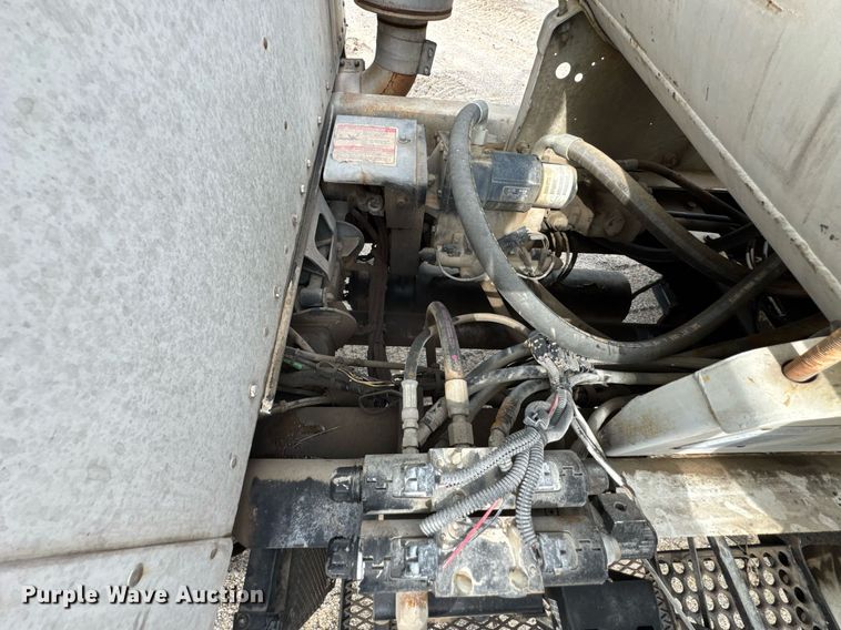 image for item DO0965 2004 Kenworth W900 ready mix truck