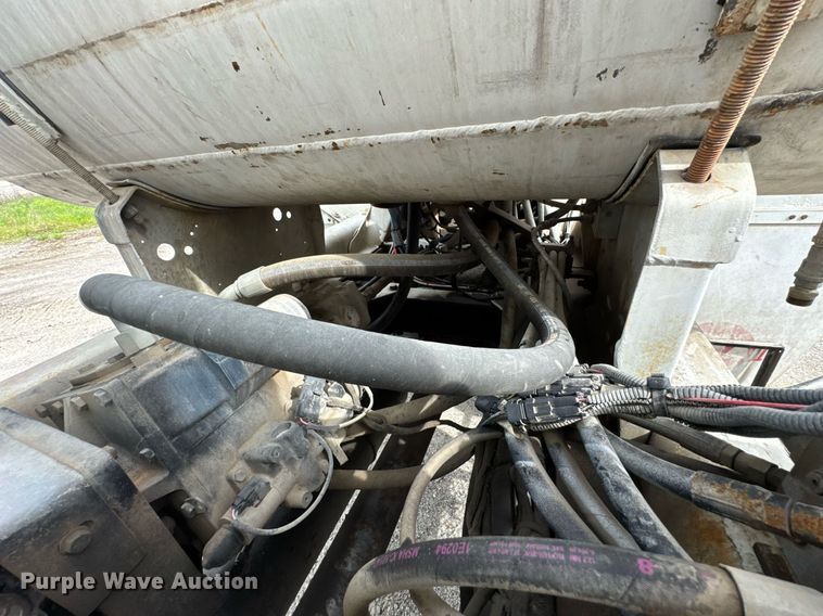 image for item DO0965 2004 Kenworth W900 ready mix truck