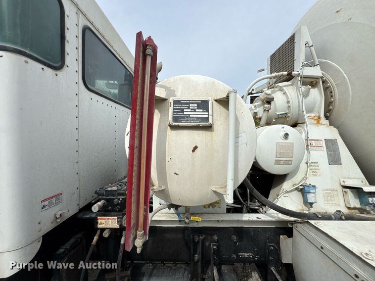 image for item DO0965 2004 Kenworth W900 ready mix truck