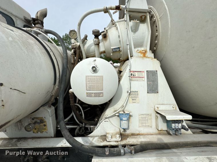 image for item DO0965 2004 Kenworth W900 ready mix truck