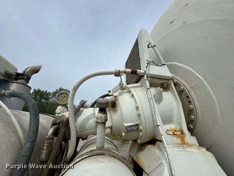 image for item DO0965 2004 Kenworth W900 ready mix truck