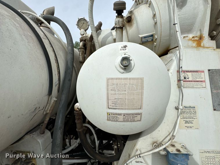 image for item DO0965 2004 Kenworth W900 ready mix truck